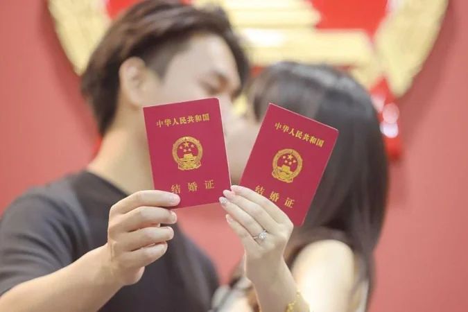 fila de solteiros em evento matrimonial na China