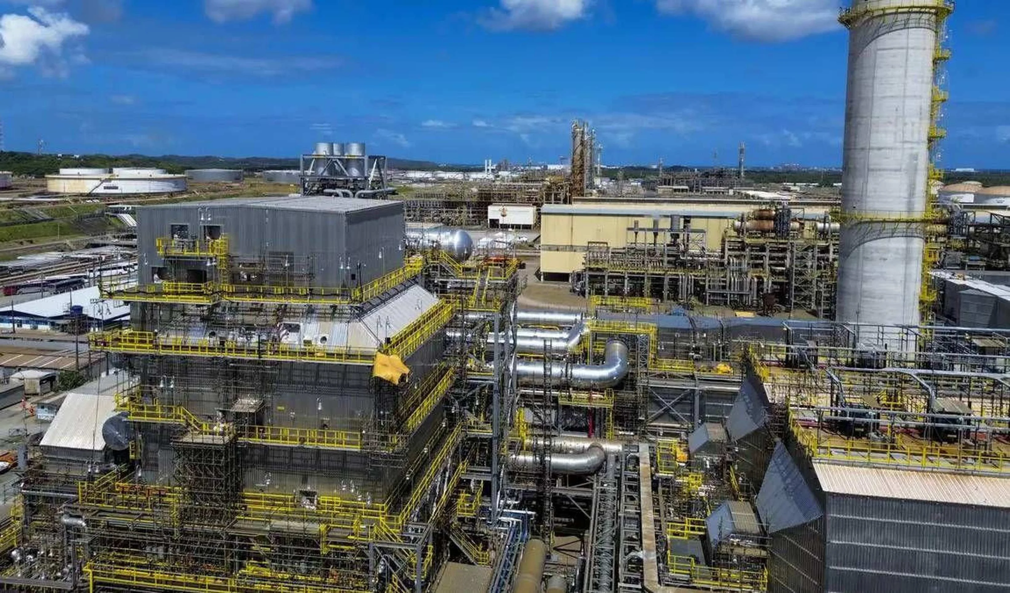 Plataforma de petroleo e exibicao de graficos de acoes