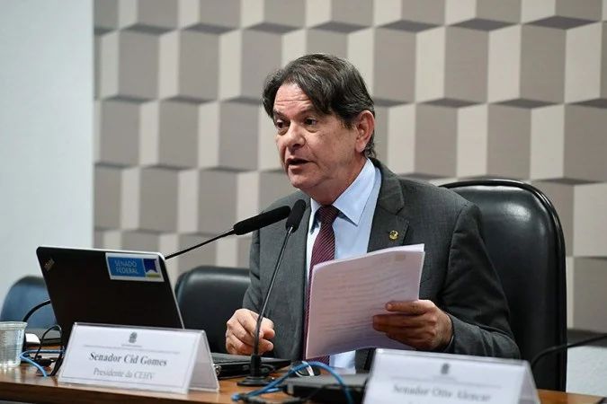 Cid Gomes no plenário do Senado