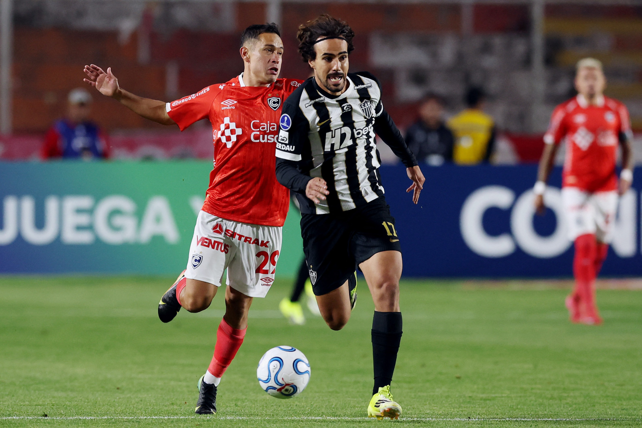 Bandiera comemora após marcar o gol contra o Atlético-MG