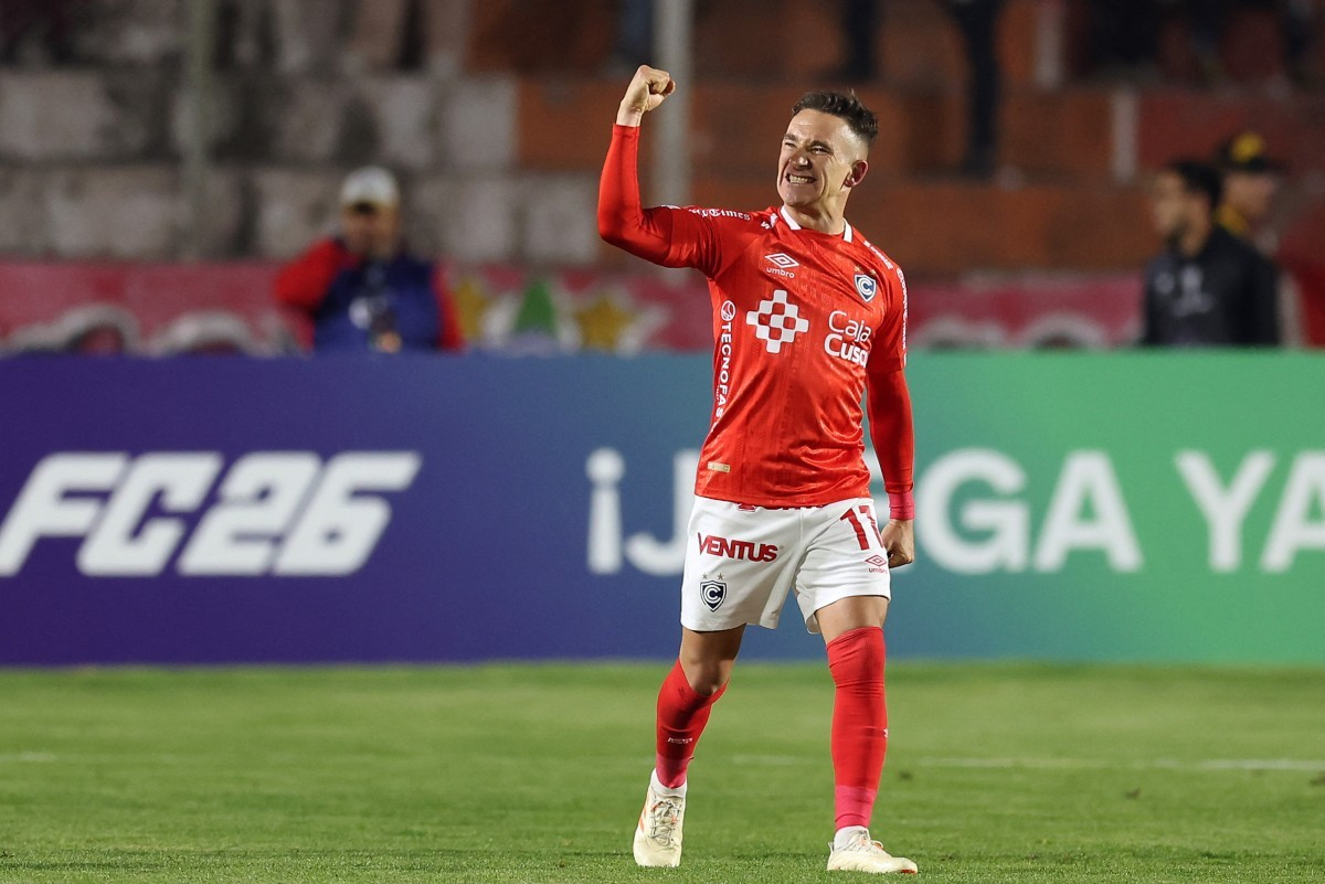 Jogadores do Cienciano comemoram gol contra o Atlético-MG em Cusco