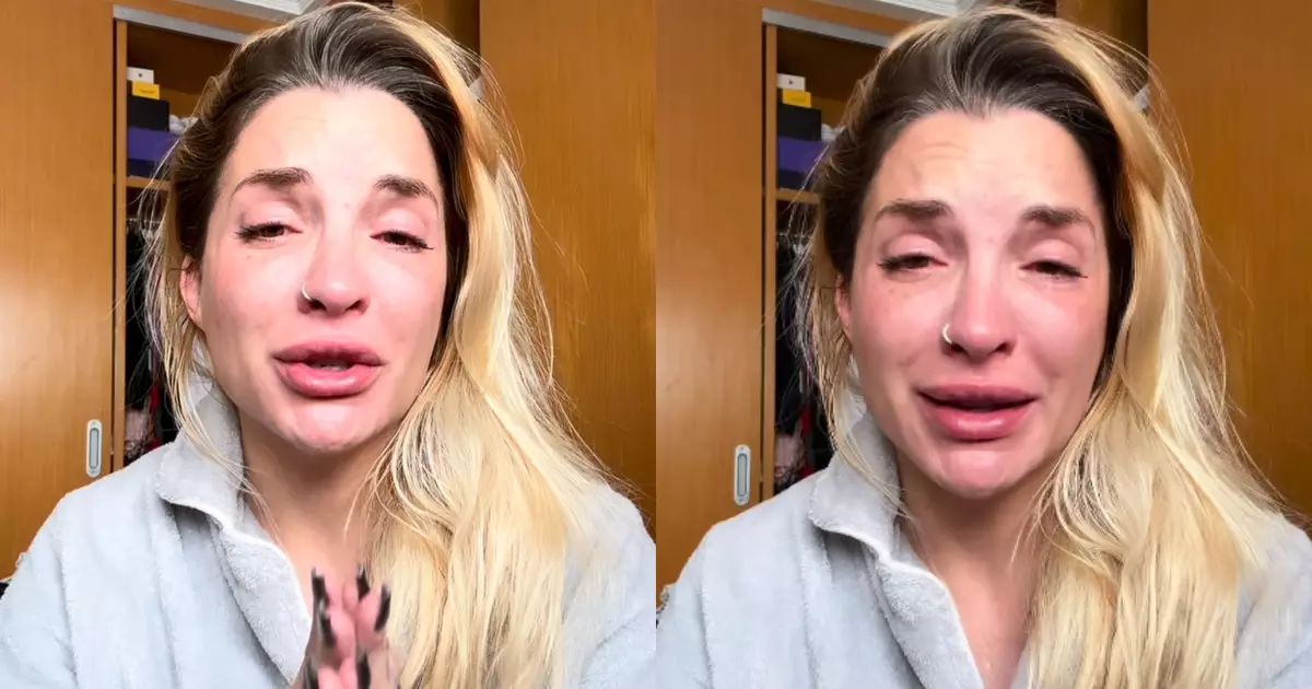 Clara Aguilar em vídeo divulgando acusações contra o ex-marido