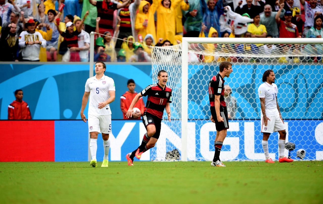 Thomas Müller comemorando gol pela Alemanha
