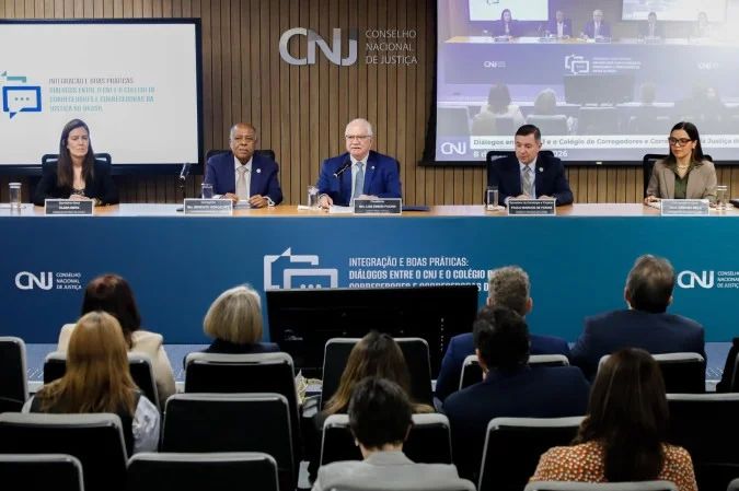 Ministro Benedito Gonçalves assina decisão no CNJ