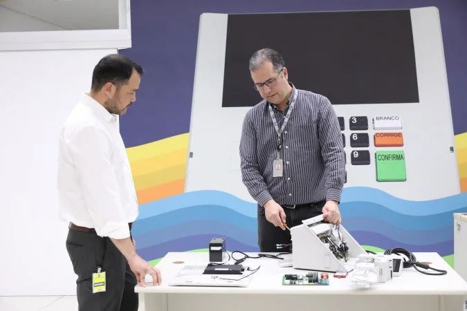 Acesso técnico aos códigos-fonte das urnas eletrônicas no TSE