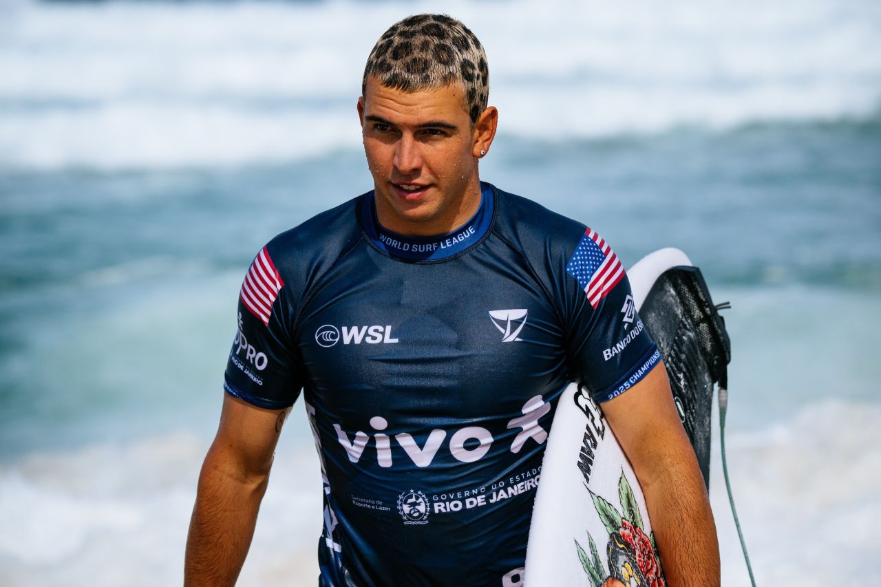 Cole Houshmand comemorando vitória em Cloudbreak