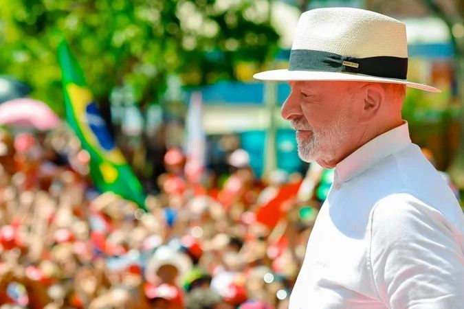 Peça de campanha com a palavra Colonizar