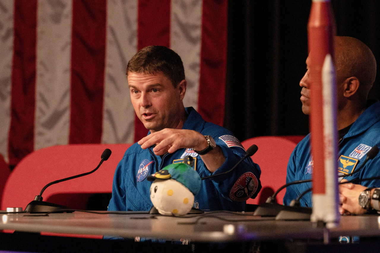 Tripulação da Artemis 2 em coletiva após retorno à Terra