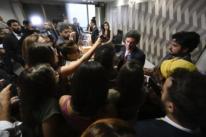 Reunião da comissão mista no plenário