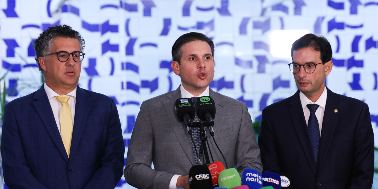 Deputados em sessão na Câmara dos Deputados