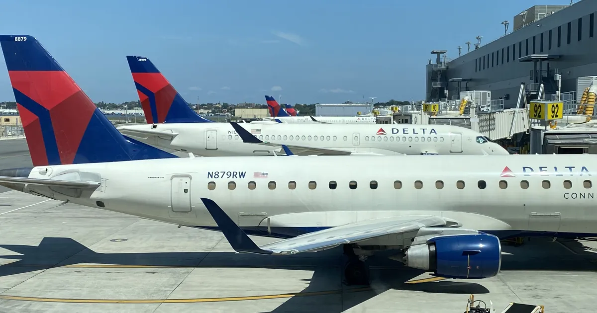 Avião comercial em voo