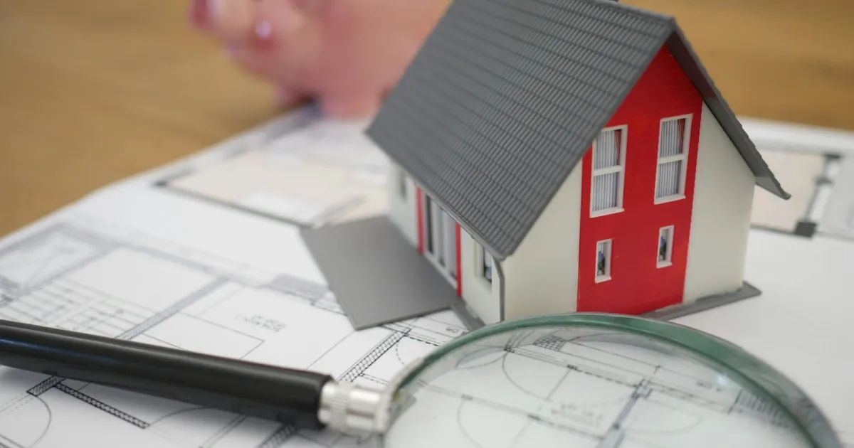 maquete e apartamento decorado de empreendimento em construção