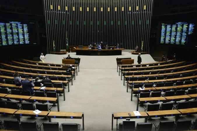 Plenário do Congresso com cadeiras vazias