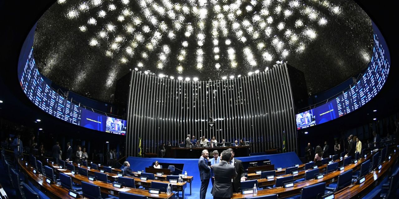 Plenário do Congresso Nacional vazio durante recesso