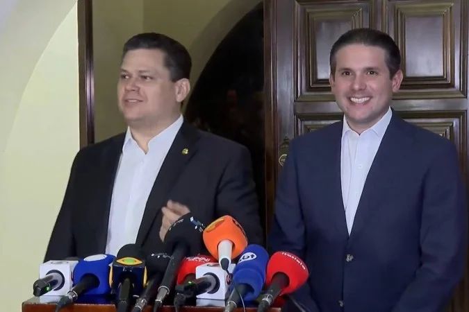 Davi Alcolumbre e Hugo Motta em pronunciamentos oficiais