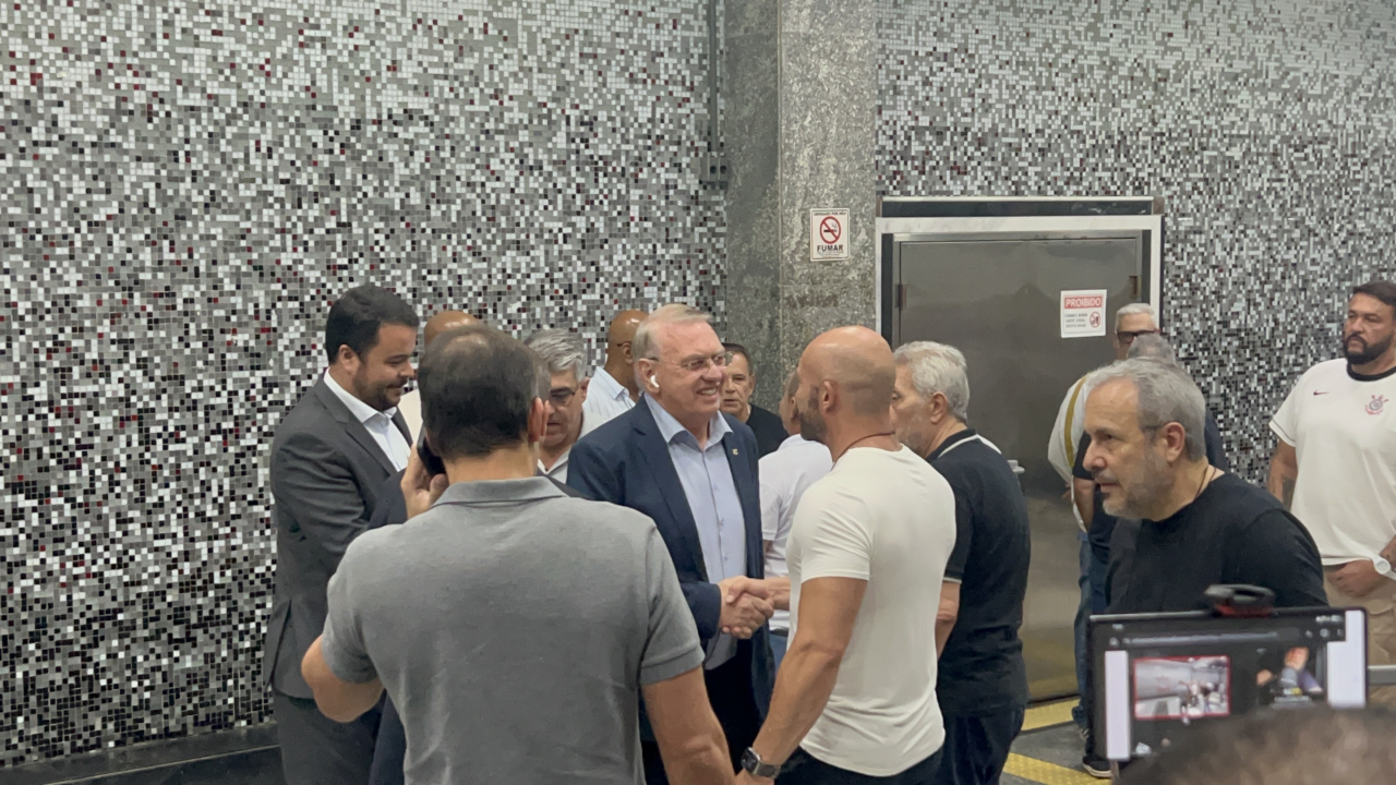 Presidente Osmar Stabile chega ao Parque São Jorge