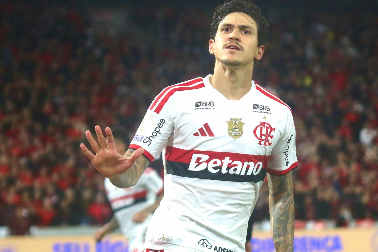 Pedro comemorando gol pelo Flamengo
