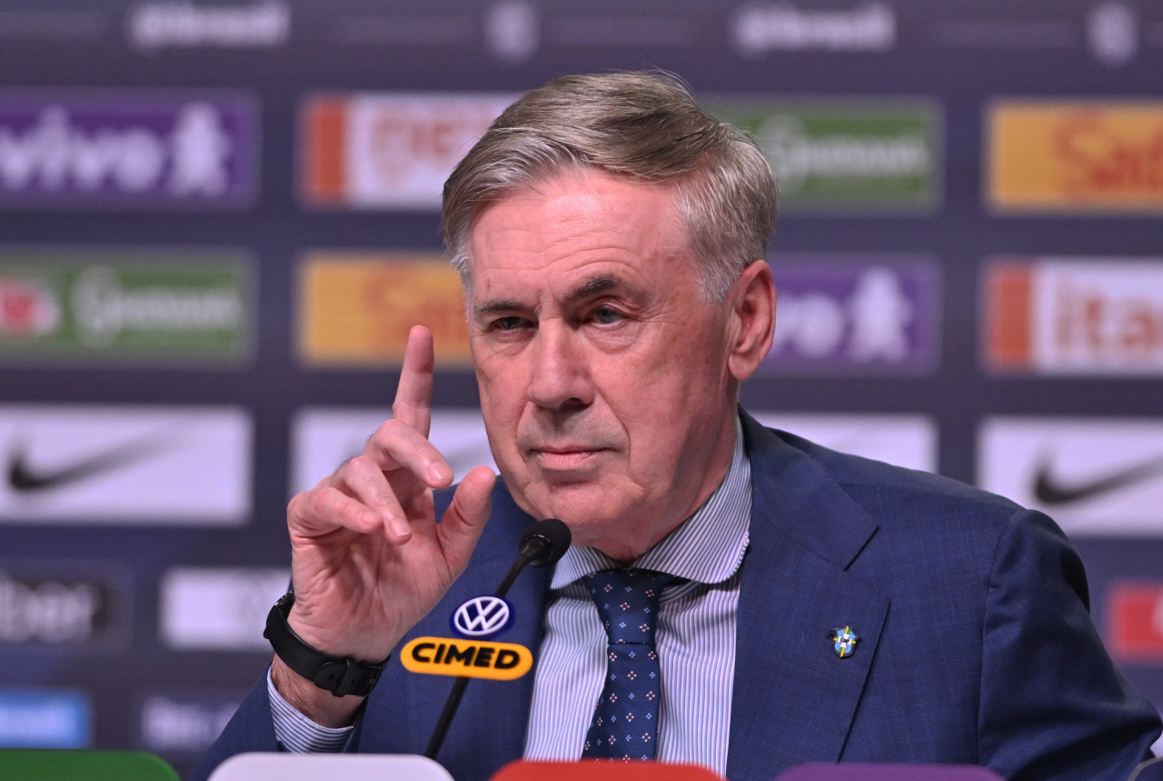 Ancelotti durante anúncio da convocação