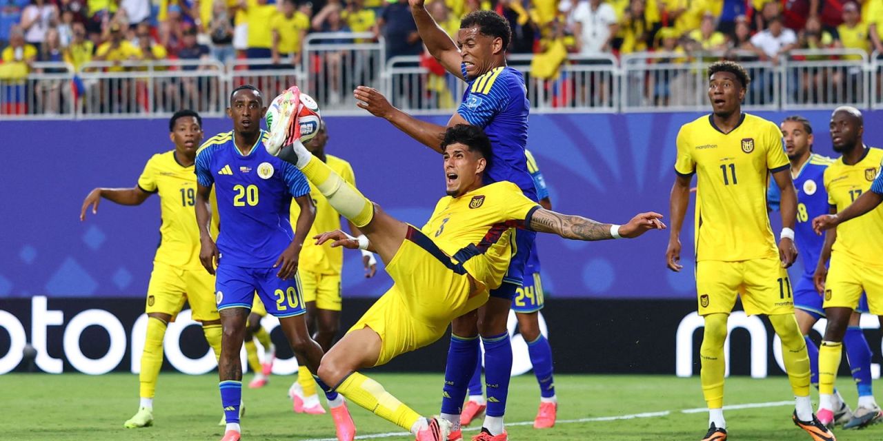 Partida decisiva da Copa 2026 em estádio lotado