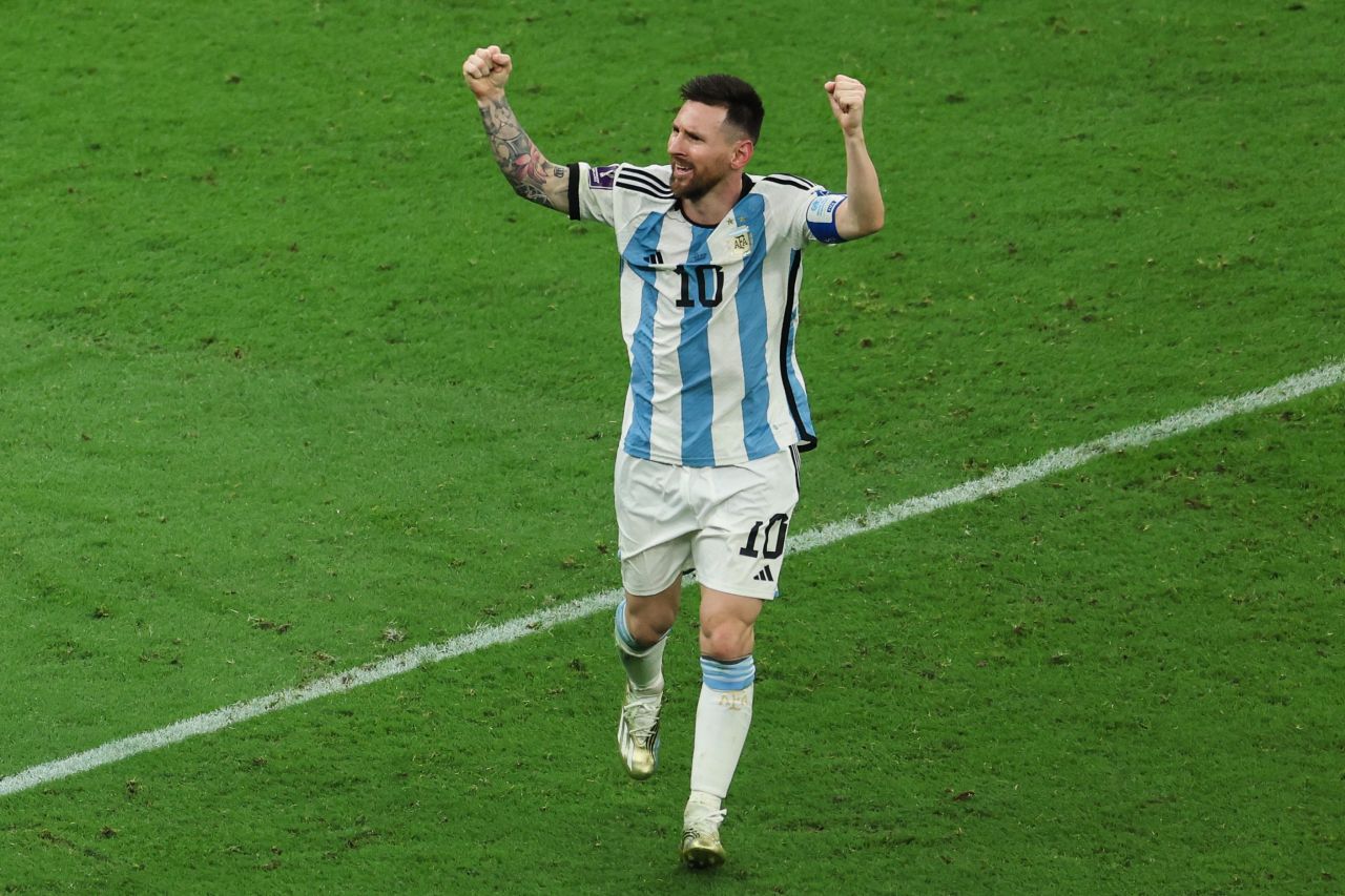 Lionel Messi comemorando gol na final da Copa do Mundo de 2022