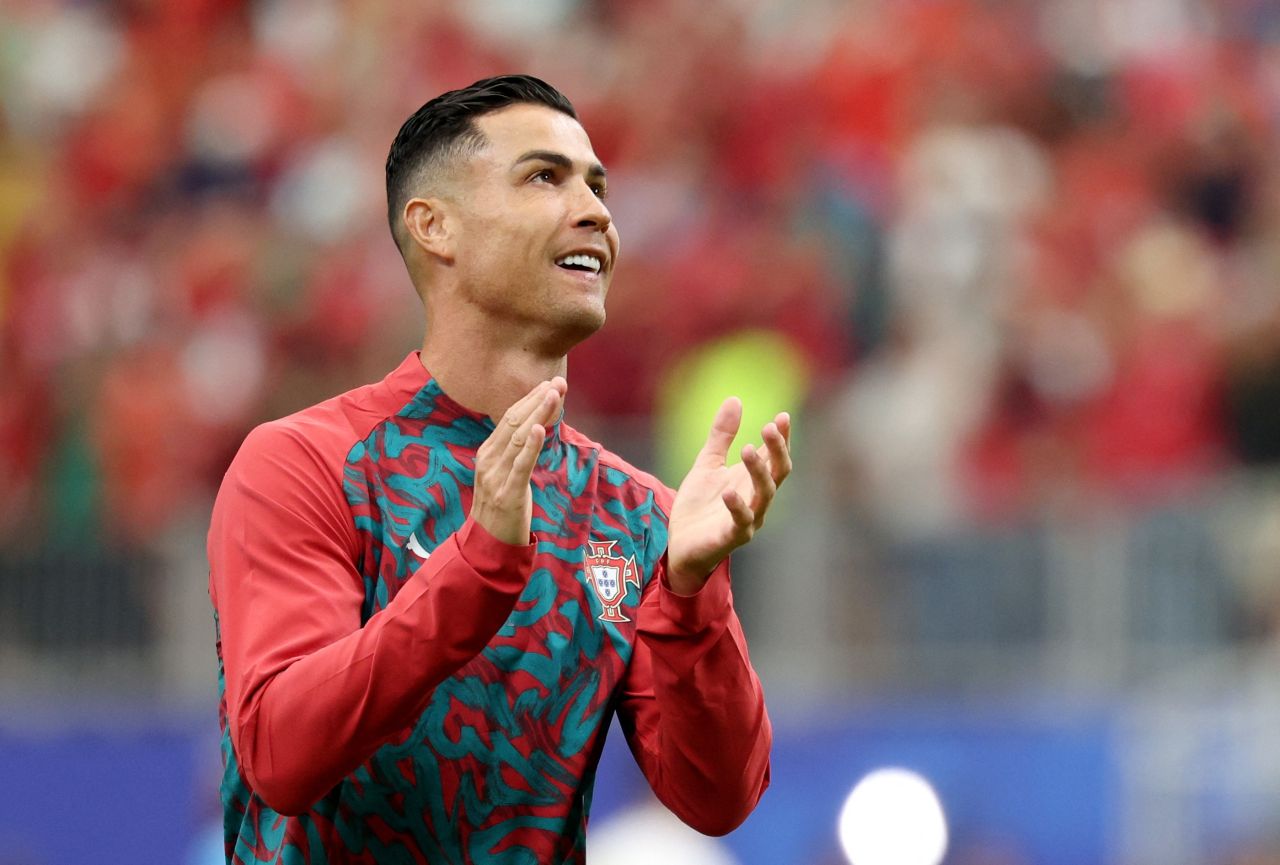 Cristiano Ronaldo aquecendo antes da partida