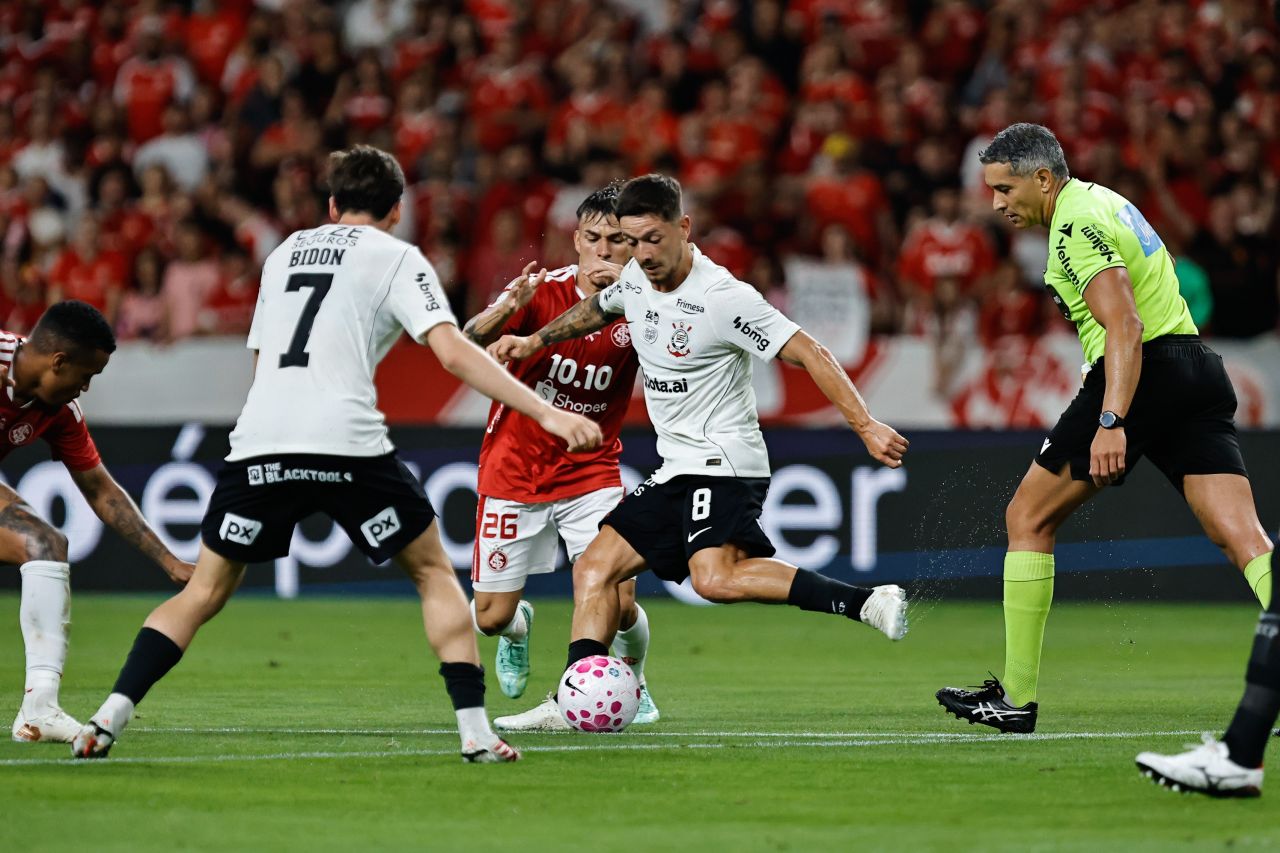 Garro em ação contra o Internacional