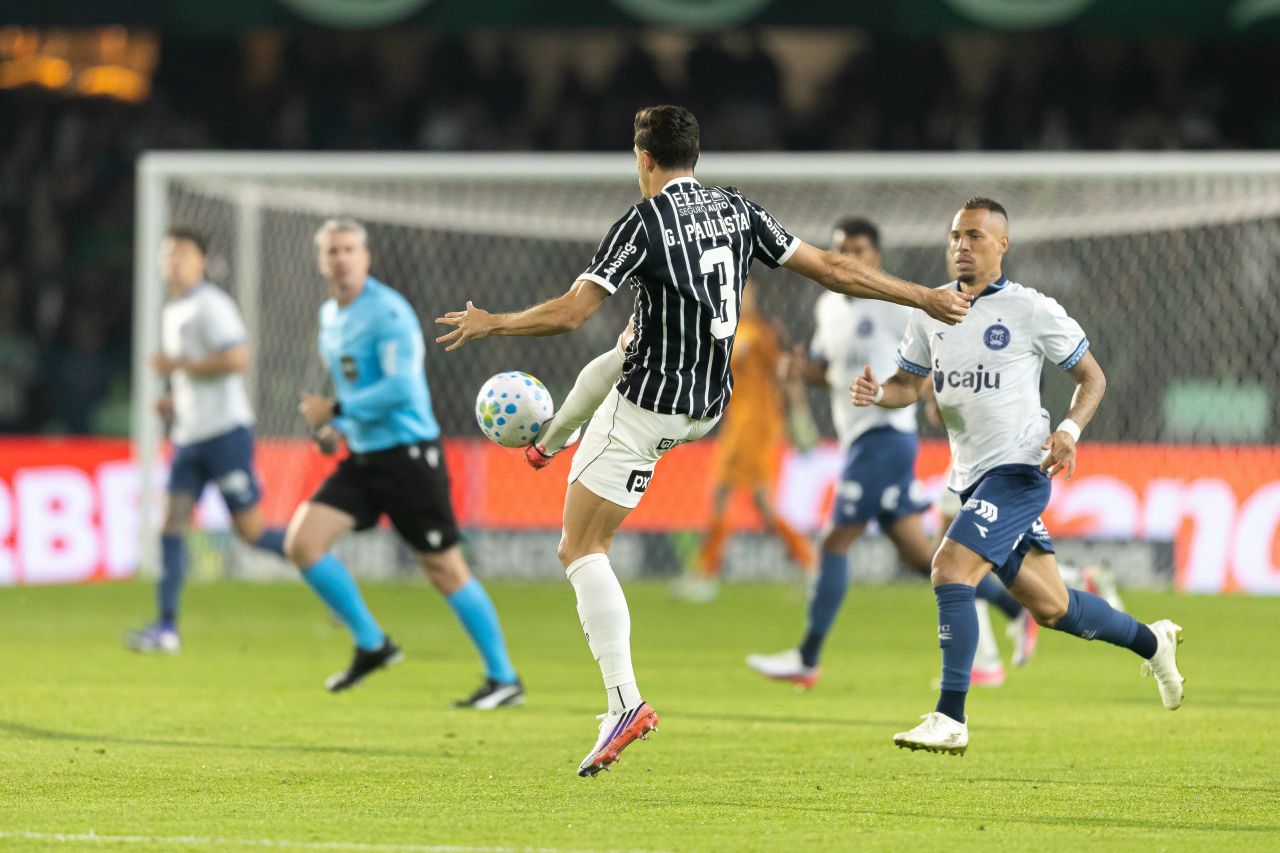 Raniele comemora gol decisivo