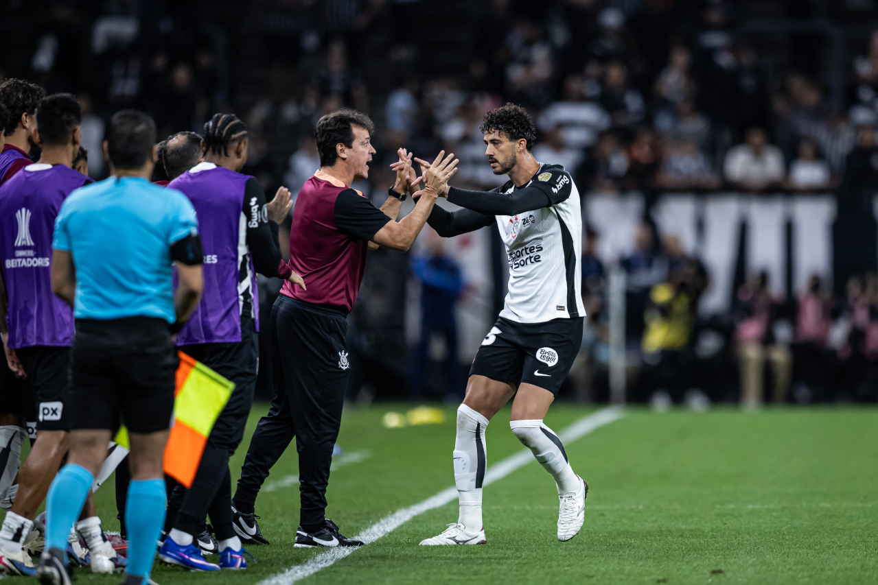Gustavo Henrique comemora gol