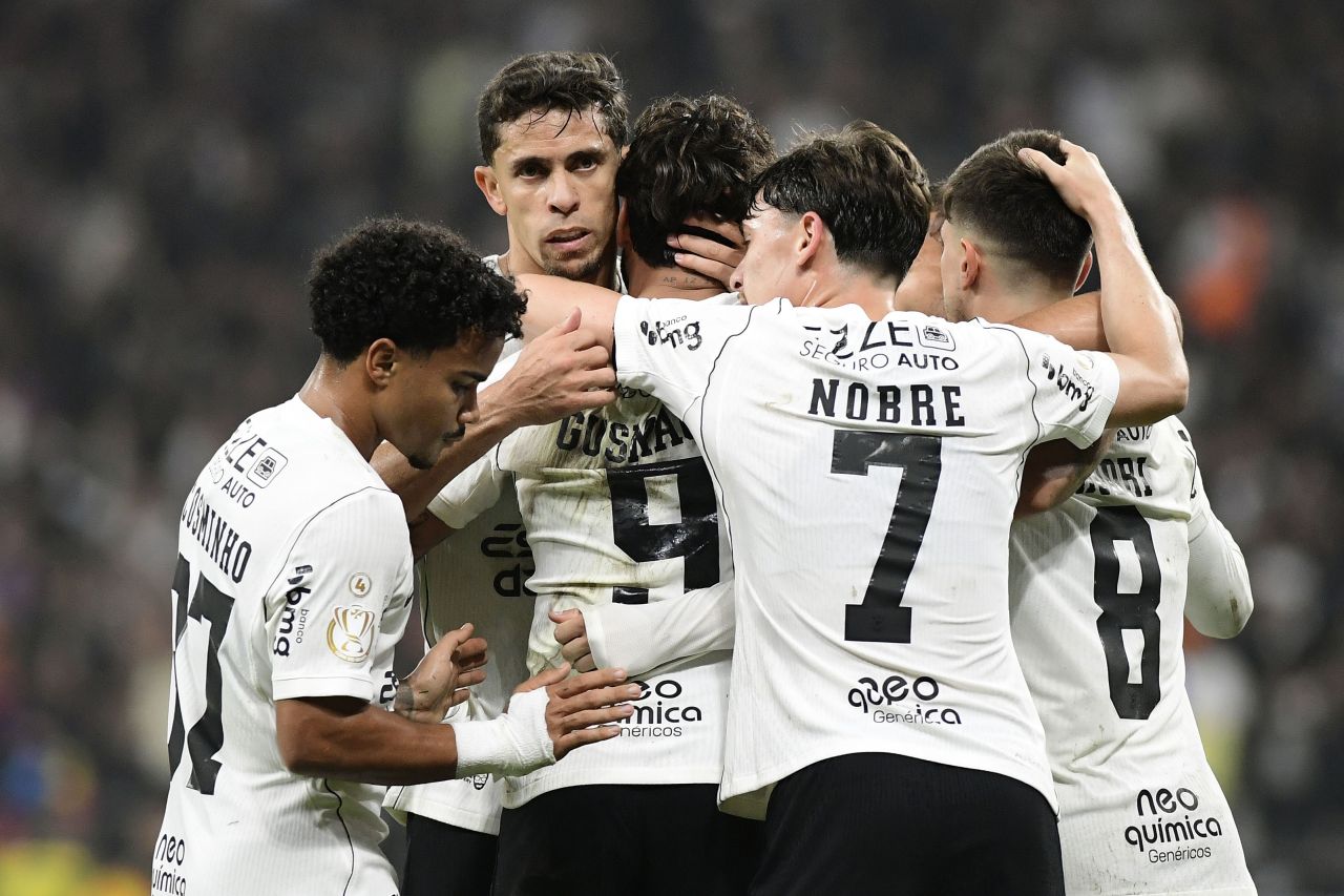 Yuri Alberto comemora gol do Corinthians