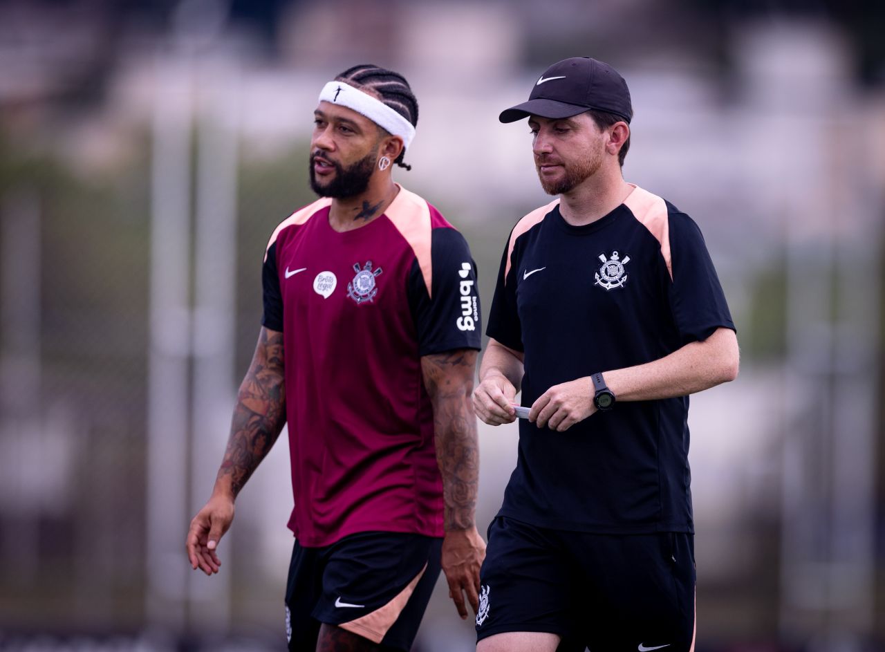 William Batista durante treino no CT Joaquim Grava