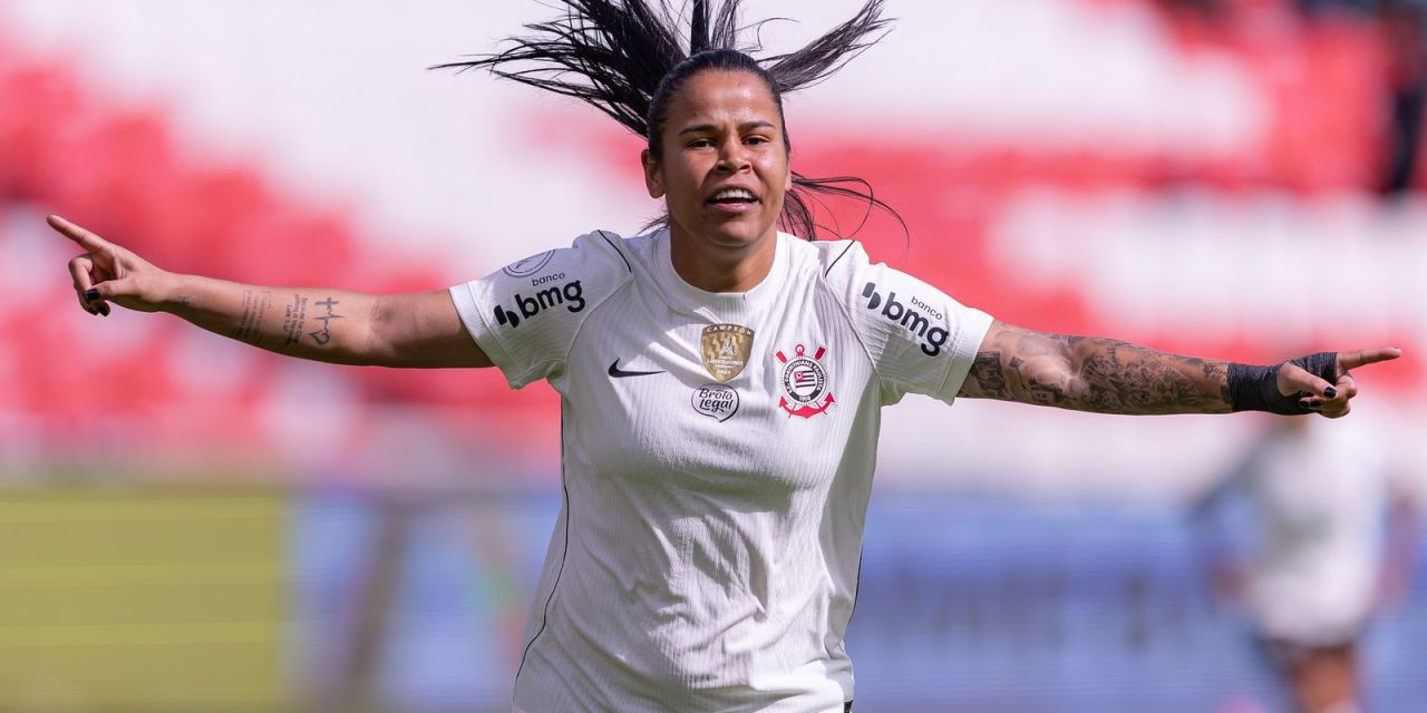 Jogadoras do Corinthians comemorando gol