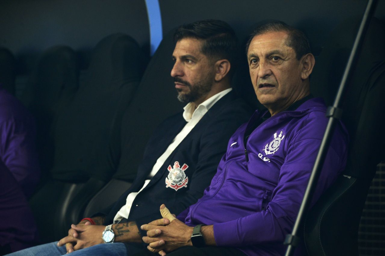 Ramón Díaz e Emiliano Díaz em campo