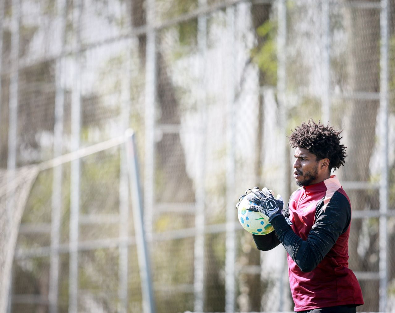 Hugo Souza em treino no CT do Corinthians