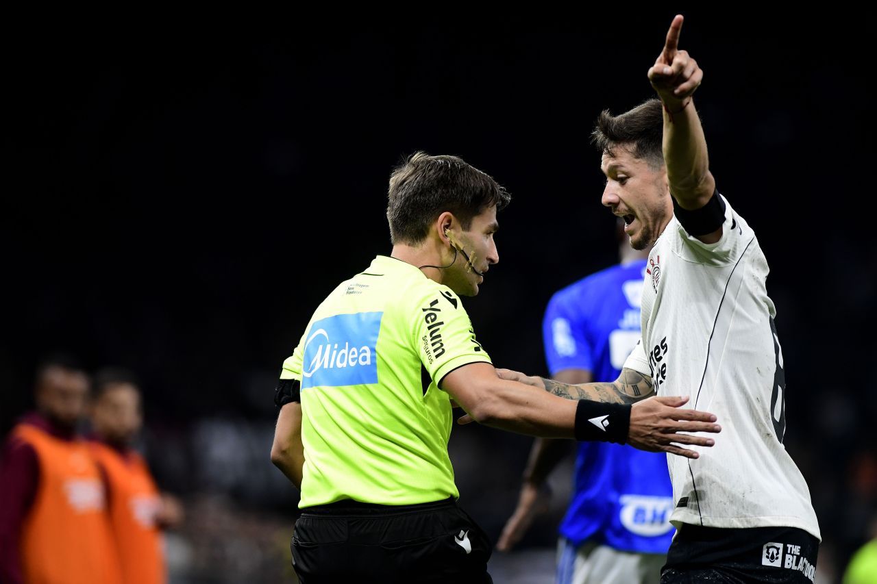 Rodrigo Garro em ação pelo Corinthians