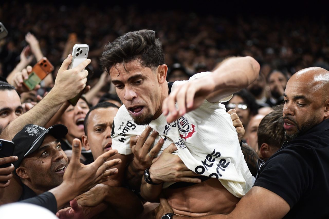 Breno Bidon comemora gol da classificação do Corinthians