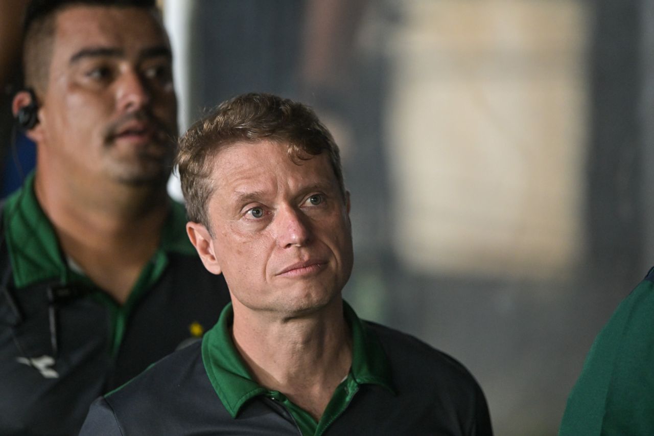 Fernando Seabra em ação pelo Coritiba durante partida