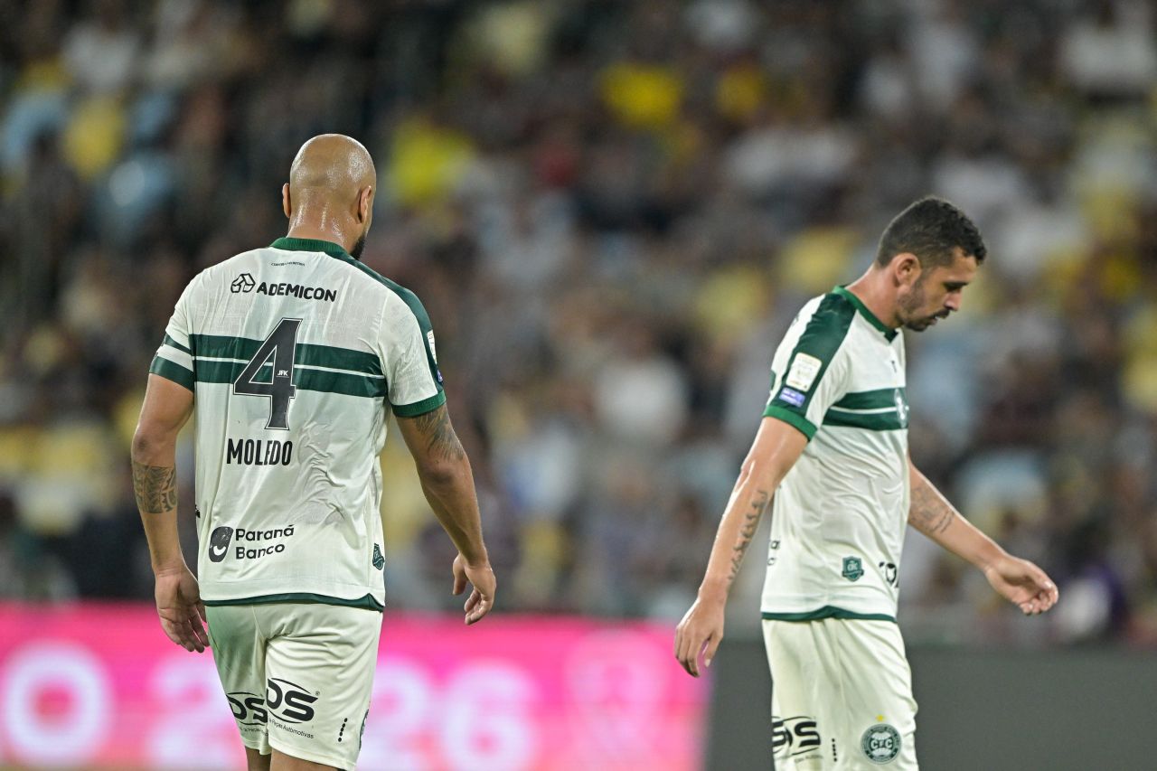 Rodrigo Moledo em ação pelo Coritiba no Maracanã