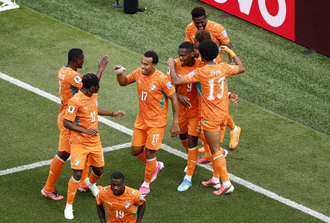Nicolas Pépé comemorando gol contra Curaçao