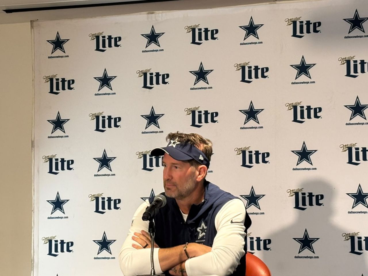 Brian Schottenheimer em coletiva no Rio