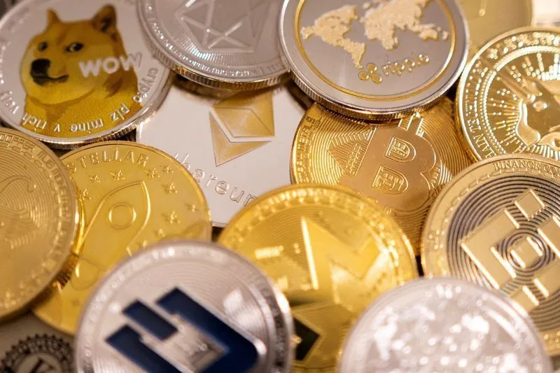 Tela de notebook com gráficos e carteira de criptomoedas