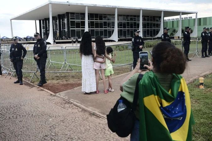 Ministros do STF reunidos em plenário