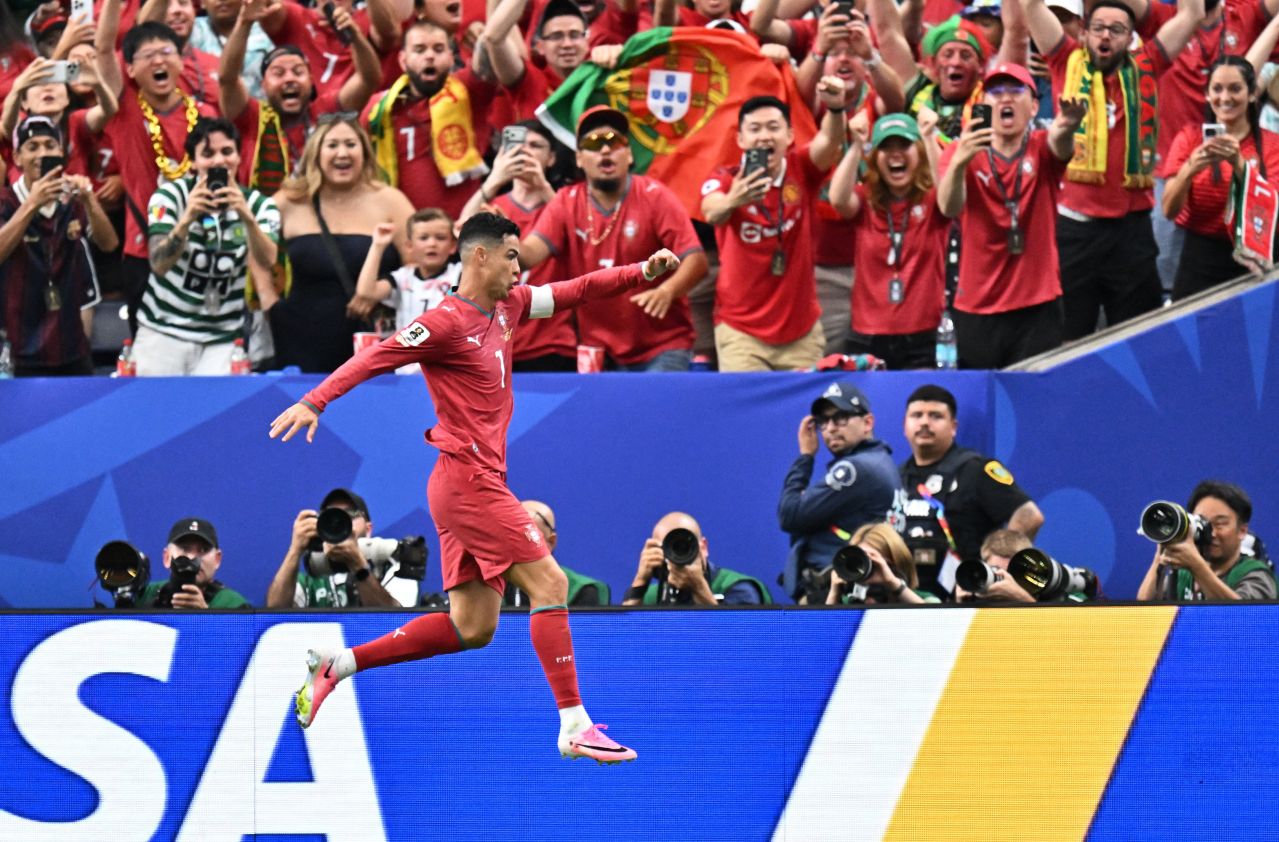 Cristiano Ronaldo comemorando gol pela seleção de Portugal