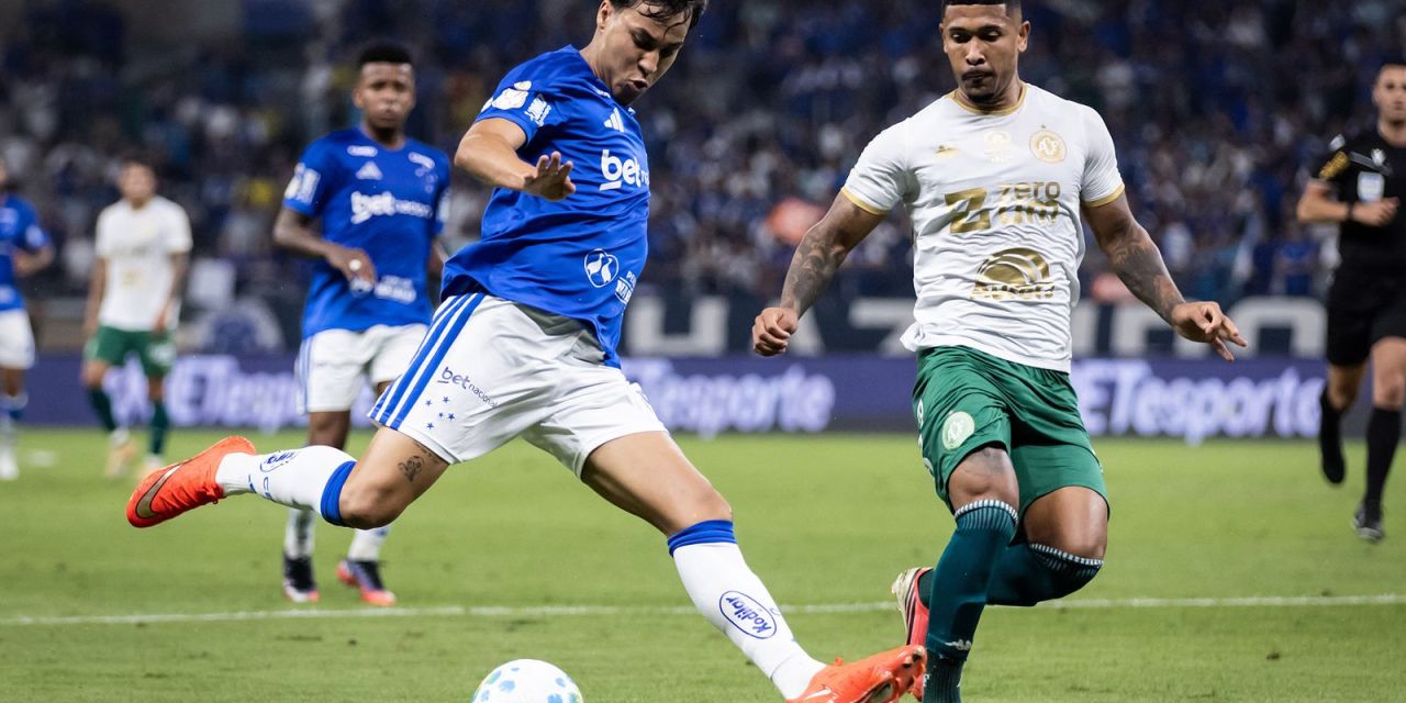 Jogadores do Cruzeiro comemoram gol no Mineirão