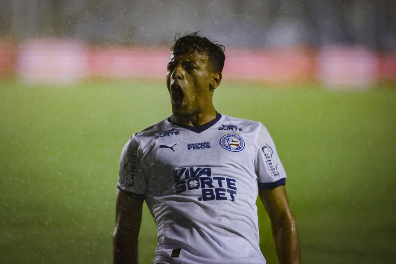 Lucho Rodríguez em ação com a camisa do Bahia