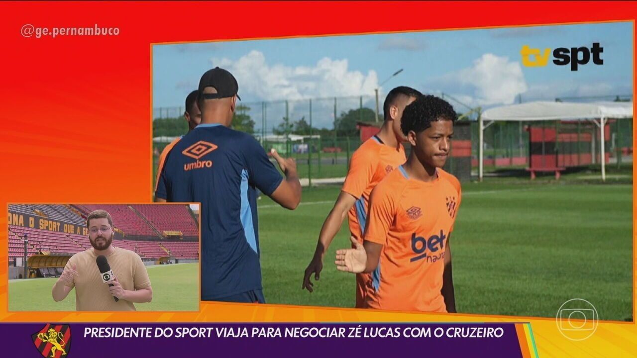 Zé Lucas com a camisa do Cruzeiro