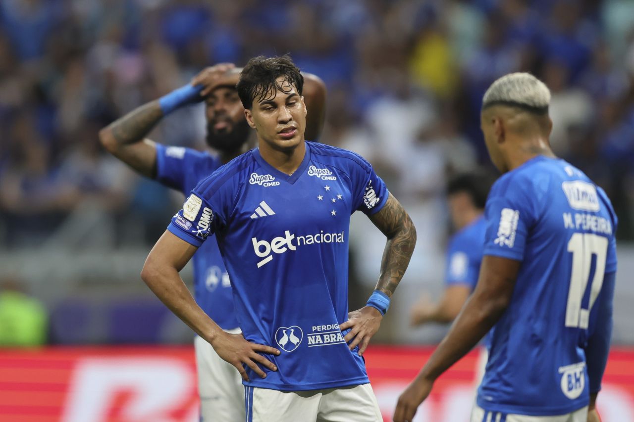 Lucas Romero comemorando gol pelo Cruzeiro