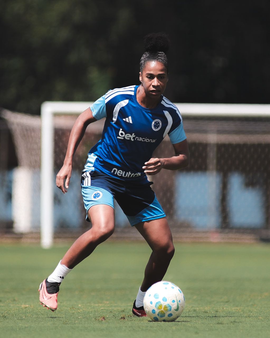 Jogadora do Cruzeiro durante treino