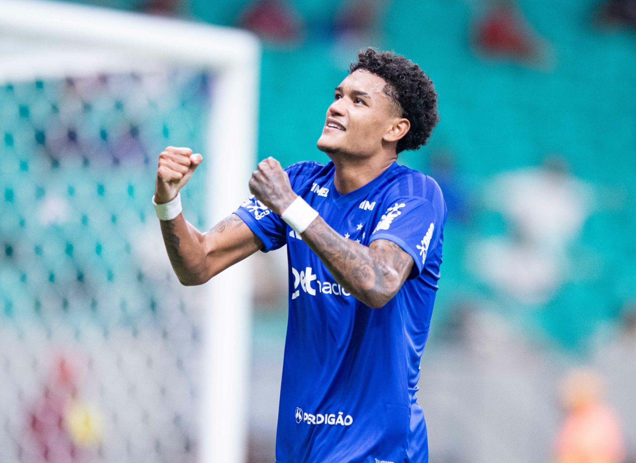 Kaique Kenji comemorando gol contra o Bahia