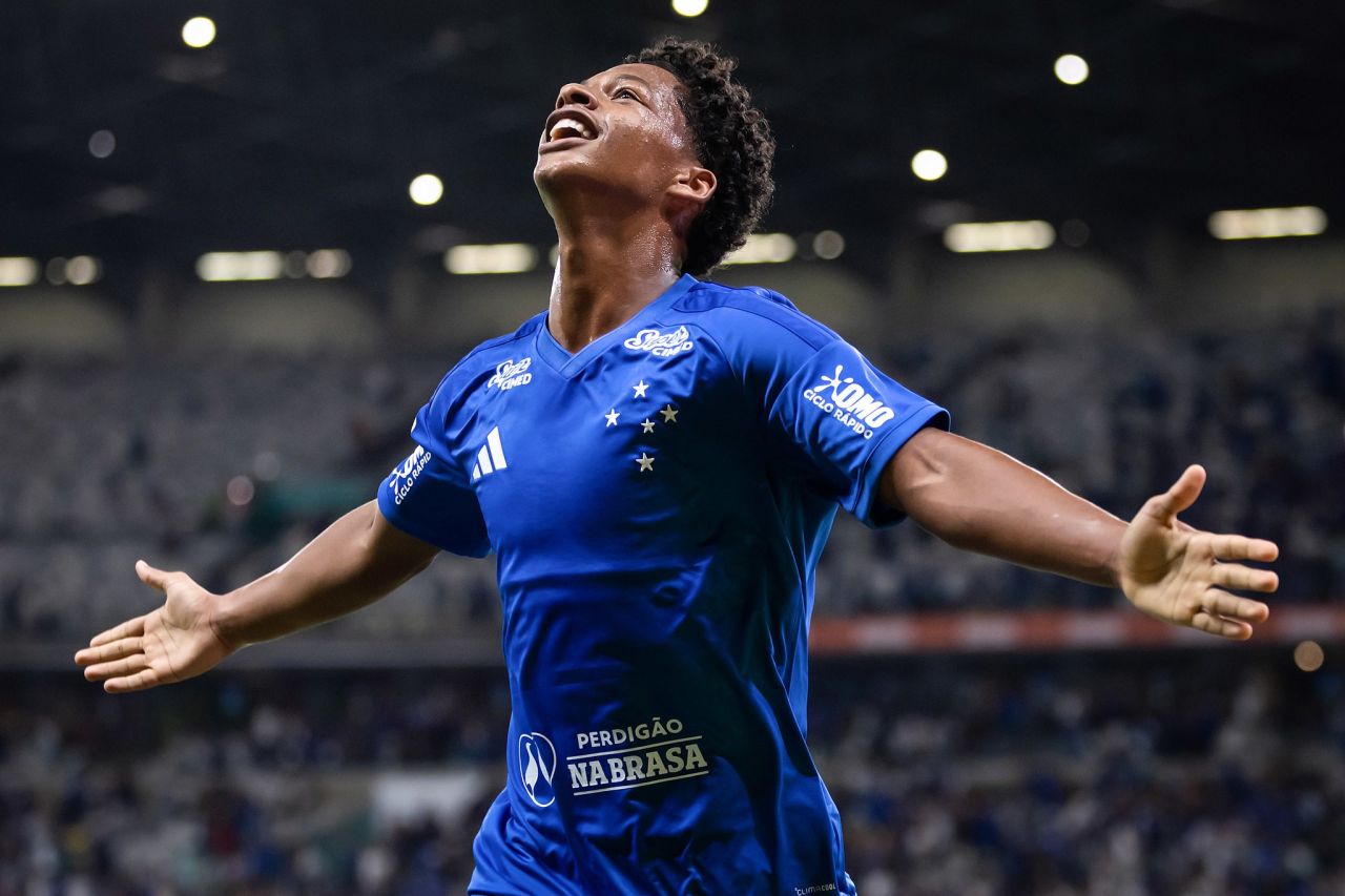 Jogadores do Cruzeiro comemoram gol no Mineirão