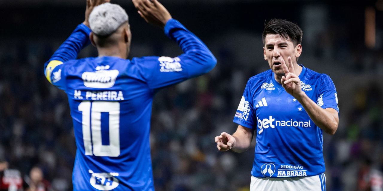 Jogadores do Cruzeiro comemoram gol no Mineirão
